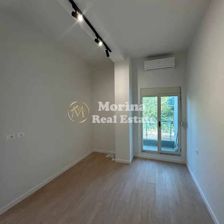Tirane, jepet me qera ambjent biznesi Kati 1, 55 m² 500 € (Bulevardi i Ri)