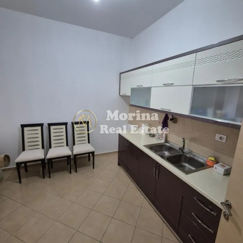 Tirane, jepet me qera ambjent biznesi Kati 2, 60 m² 400 € (Yzberisht)