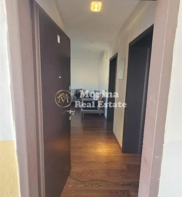 Tirane, jepet me qera apartament 2+1 Kati 4, 80 m² 650 € (Rr. Hoxha Tahsim)