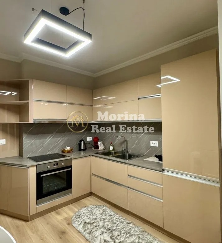 Tirane, jepet me qera apartament 1+1 Kati 4, 65 m² 900 € (Blloku)