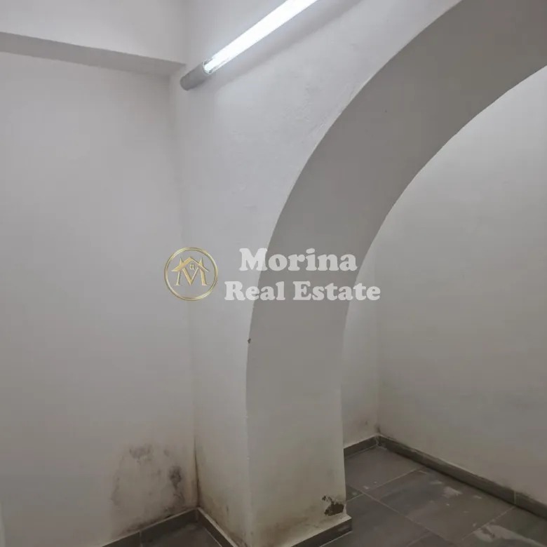 Tirane, jepet me qera ambjent biznesi Kati 0, 30 m² 450 € (Rruga Fortuzi)