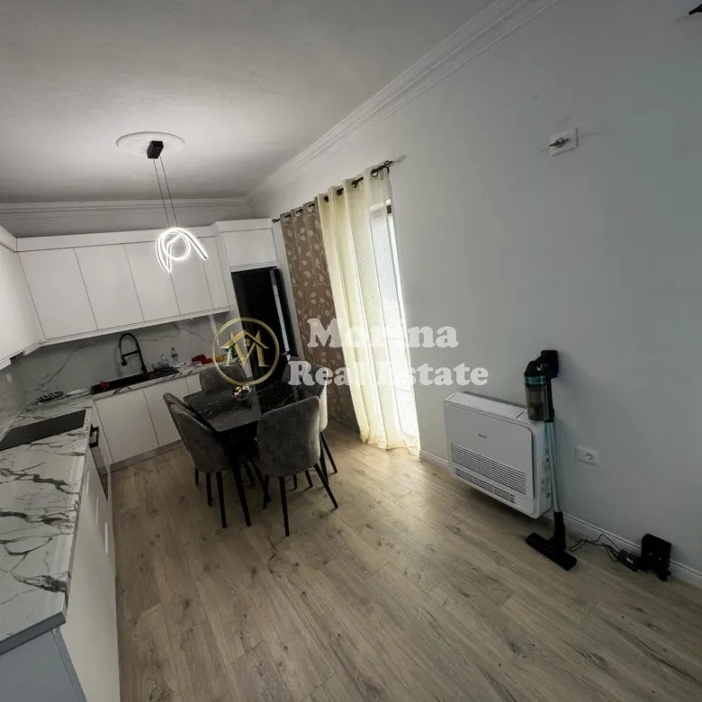 Tirane, jepet me qera apartament 2+1 , 100 m² 630 € (Sauk)