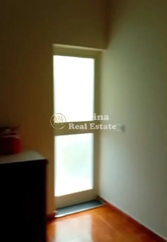Tirane, jepet me qera apartament 1+1 Kati 2, 60 m² 250 € (“Institut Kamëz”)