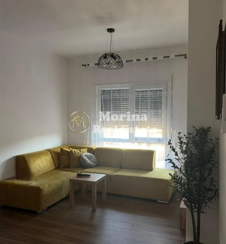 Tirane, jepet me qera apartament 1+1 Kati 3, 68 m² 550 € (Xhamlliku)