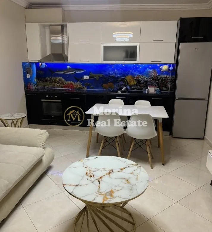 Tirane, jepet me qera apartament 1+1 Kati 1, 70 m² 600 € (Oxhaku)