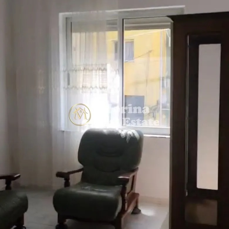 Tirane, jepet me qera apartament 1+1 Kati 2, 70 m² 400 € (Rruga Elbasanit)