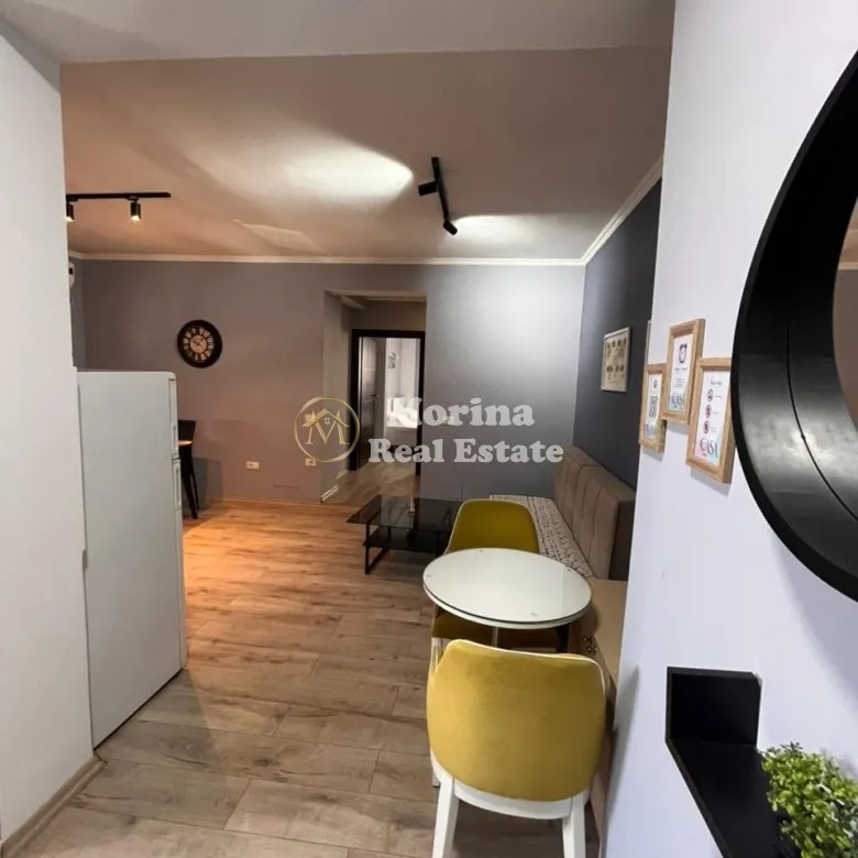 Tirane, jepet me qera apartament 2+1 Kati 3, 120 m² 550 € (Rruga Lord Bajroni)