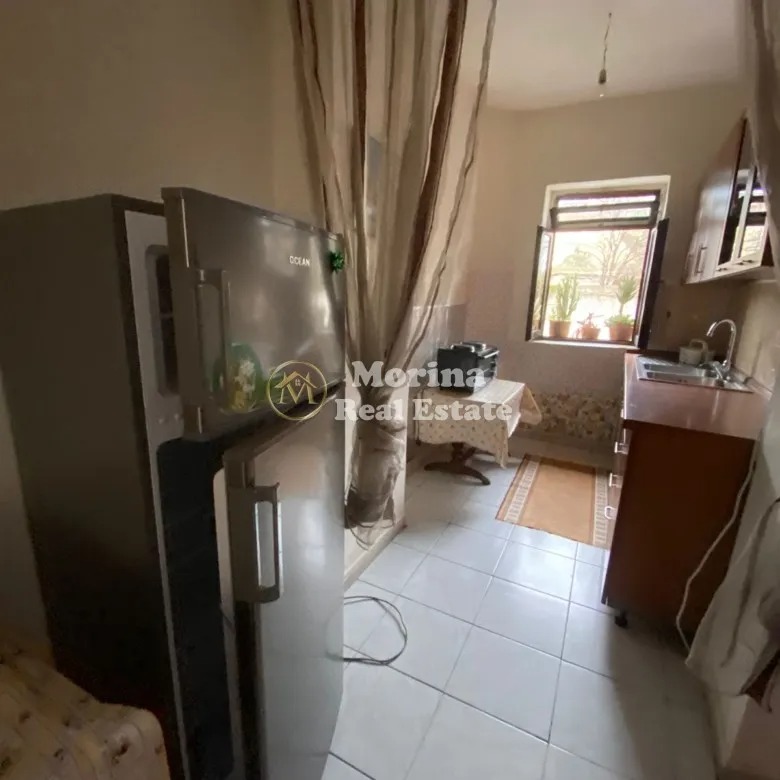 Tirane, jepet me qera shtepi 1+1 Kati 1, 60 m² 300 € (Rruga e Dibres)