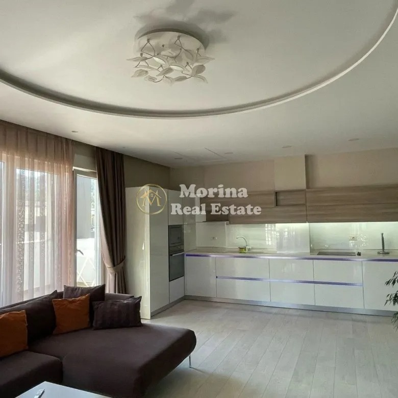Tirane, jepet me qera apartament 3+1 Kati 4, 130 m² 1.400 € (Liqeni i Thate)