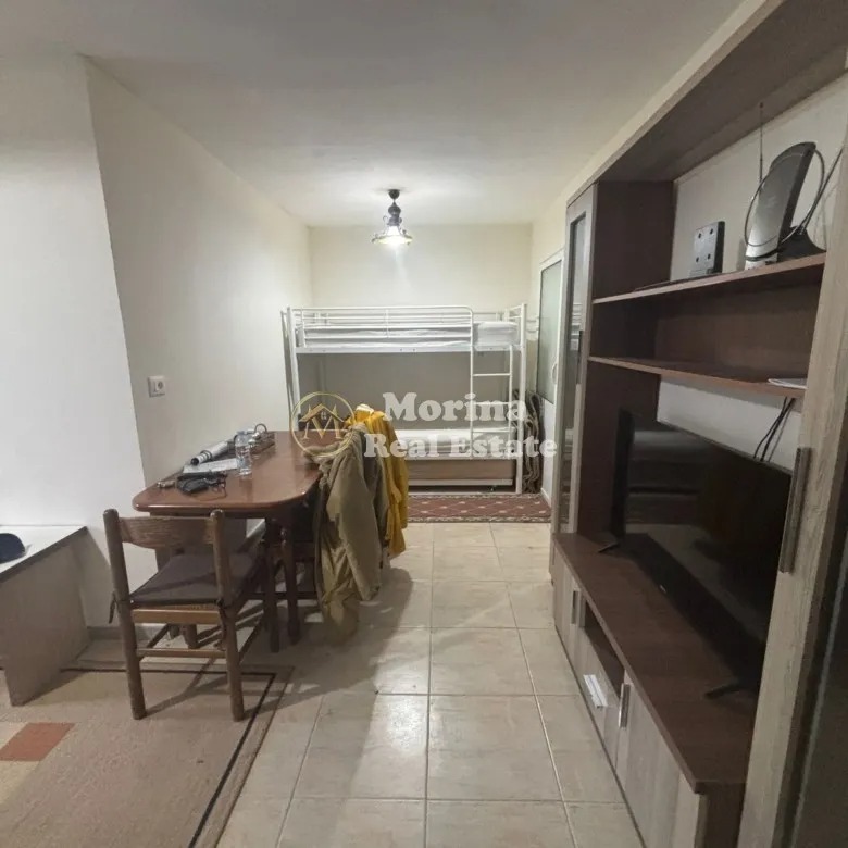 Tirane, jepet me qera apartament 1+1 Kati 3, 55 m² 550 € (Qender)