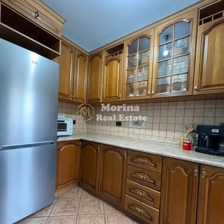 Tirane, jepet me qera apartament 1+1 Kati 2, 70 m² 500 € (Laprake)