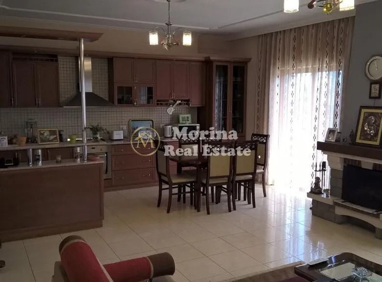 Tirane, jepet me qera Vile 2+1 Kati 0, 505 m² 900 € (Laprake)