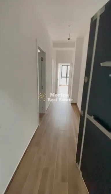 Tirane, jepet me qera ambjent biznesi Kati 8, 85 m² 550 € (Rruga e Dibres)