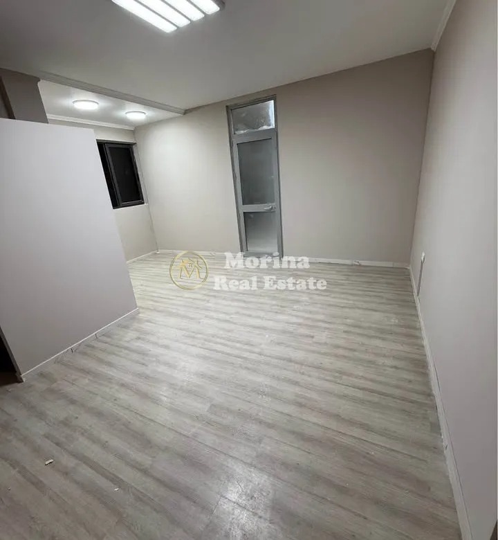 Tirane, jepet me qera ambjent biznesi Kati 2, 30 m² 270 € (Rruga e Elbasanit)