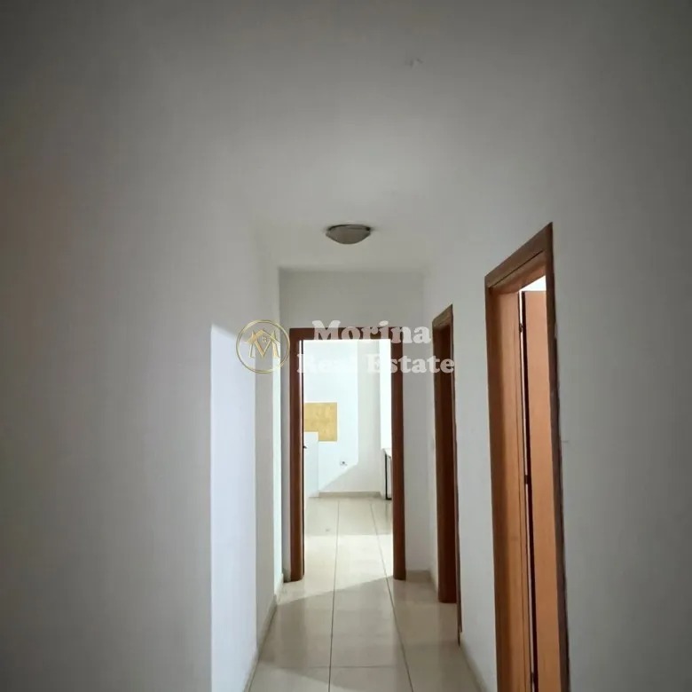 Tirane, jepet me qera ambjent biznesi Kati 3, 80 m² 450 € (Brryli)