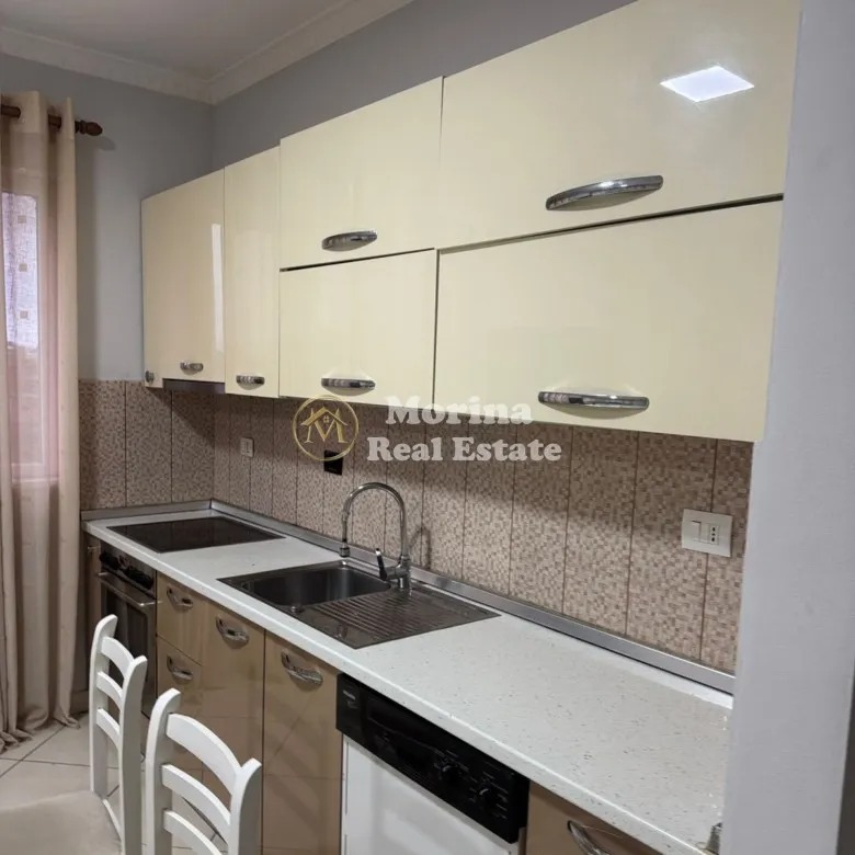 Tirane, jepet me qera apartament 2+1 Kati 3, 110 m² 480 € (Rruga 5 Maji)