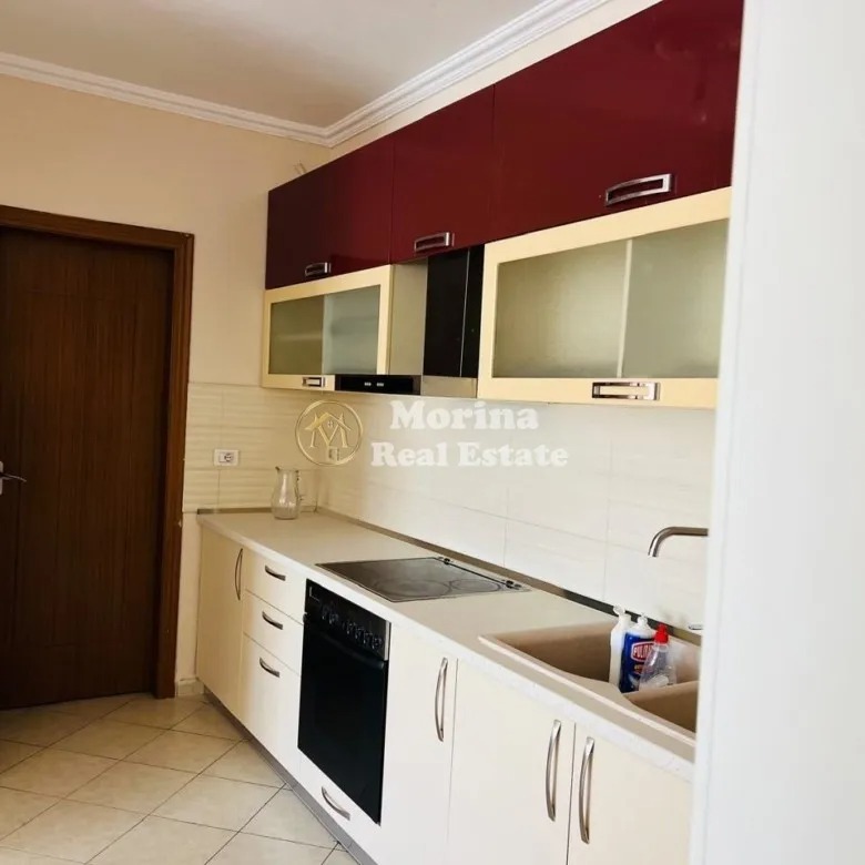 Tirane, jepet me qera apartament 3+1 Kati 4, 110 m² 450 € (Yzberisht)