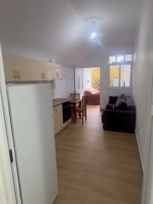 Tirane, jepet me qera Vile 2+1 Kati 3, 70 m² 350 € (Ali Demi)