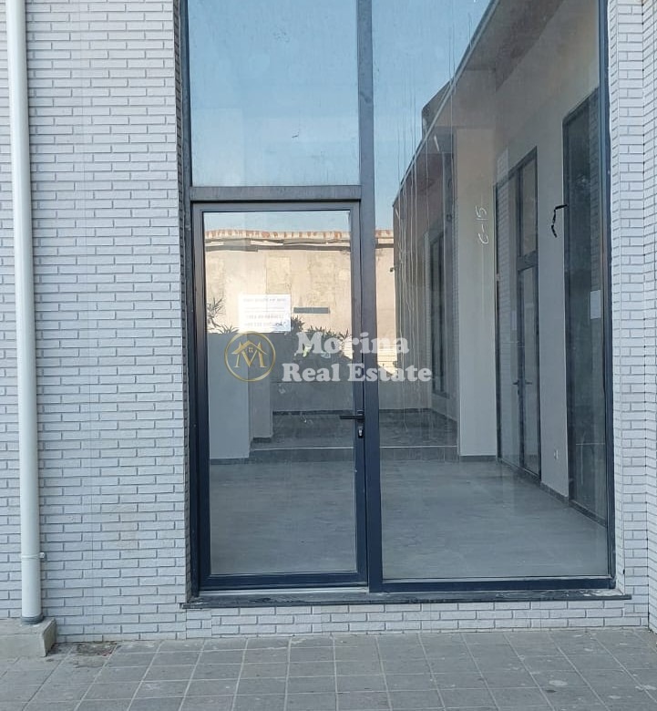 Tirane, jepet me qera ambjent biznesi Kati 0, 81 m² 1.000 € (Xhamlliku)