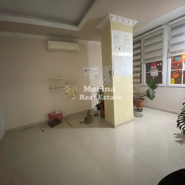 Tirane, jepet me qera ambjent biznesi Kati 2, 90 m² 500 € (Rruga 5 Maji)