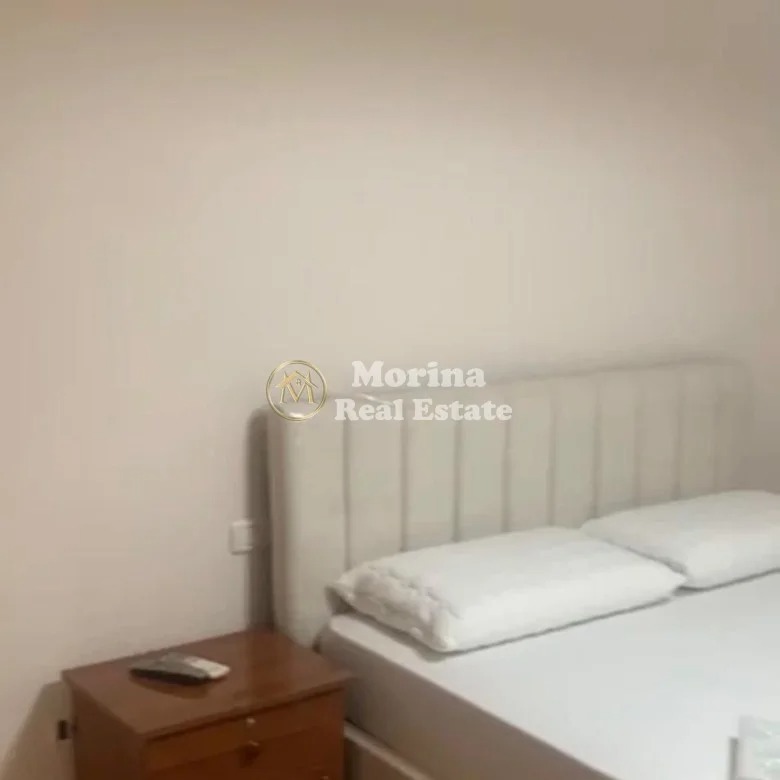 Tirane, jepet me qera apartament 1+1 Kati 2, 80 m² 700 € (Rruga Elbasanit)