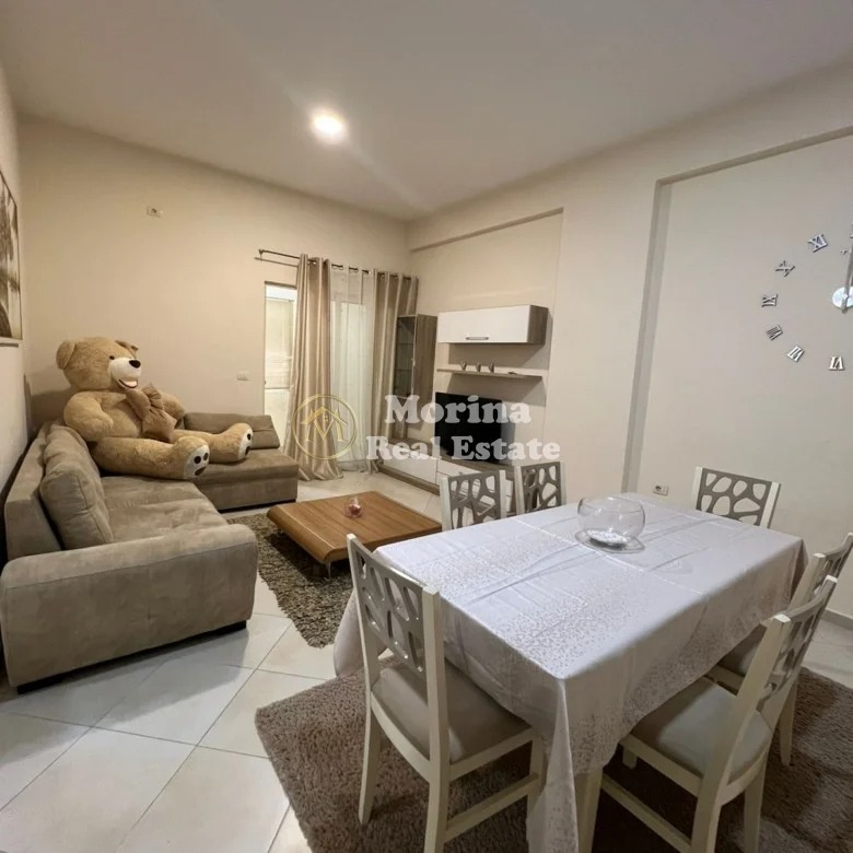 Tirane, jepet me qera apartament 1+1 Kati 1, 65 m² 400 € (Fresku)