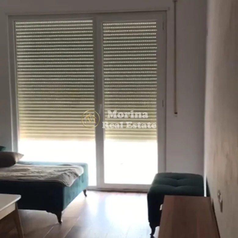 Tirane, jepet me qera apartament 1+1 Kati 6, 60 m² 300 € (Shkoze)