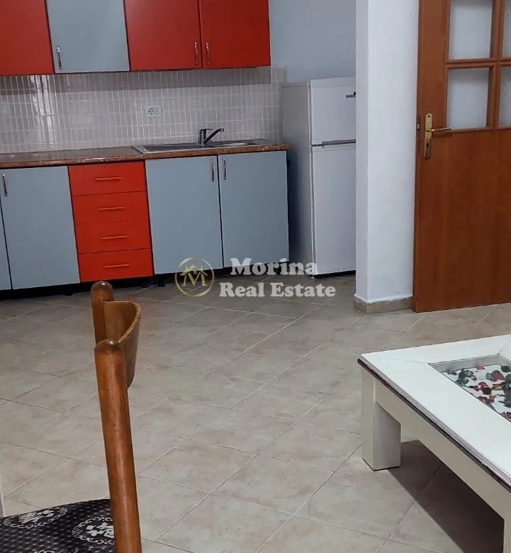 Tirane, jepet me qera apartament 1+1 Kati 5, 67 m² 250 € (Fresku)