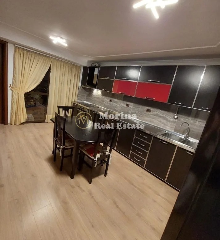 Tirane, jepet me qera apartament 2+1 Kati 5, 100 m² 900 € (Myslym Shyri)