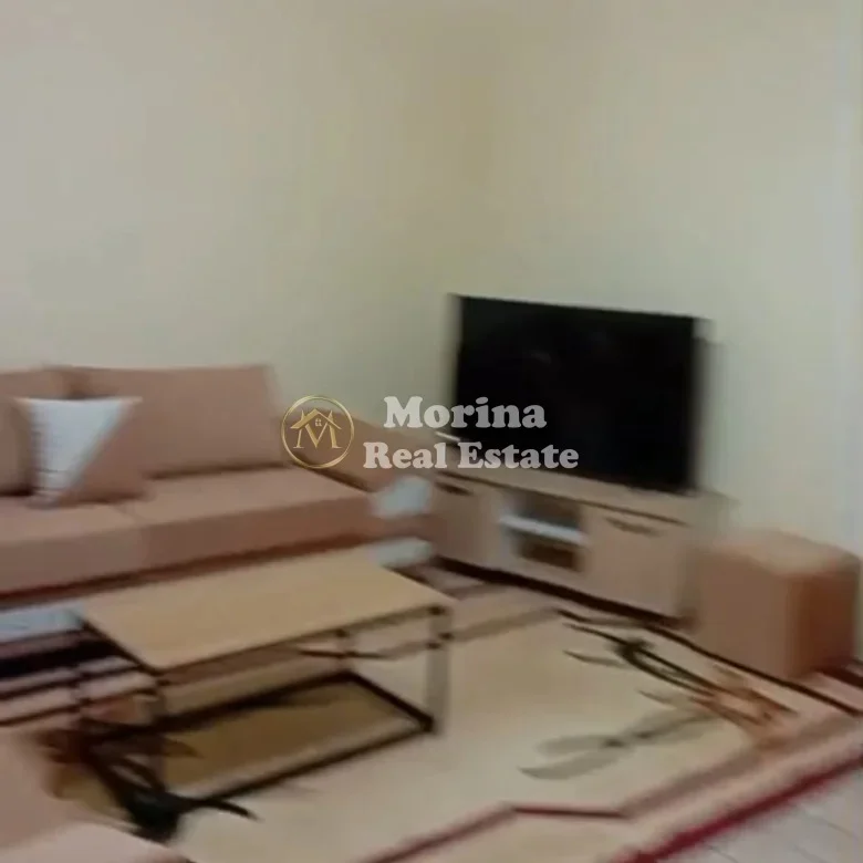 Tirane, jepet me qera apartament 3+1 Kati 3, 85 m² 520 € (Xhamlliku)