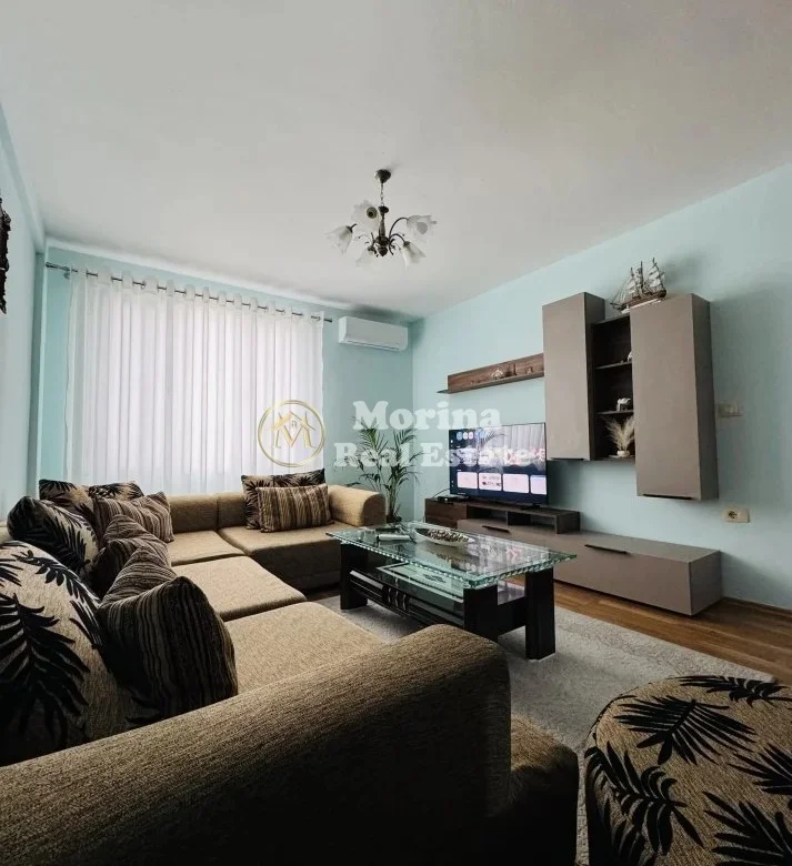 Tirane, jepet me qera apartament 1+1+Aneks Kati 5, 80 m² 750 € (Stadiumi Dinamo)