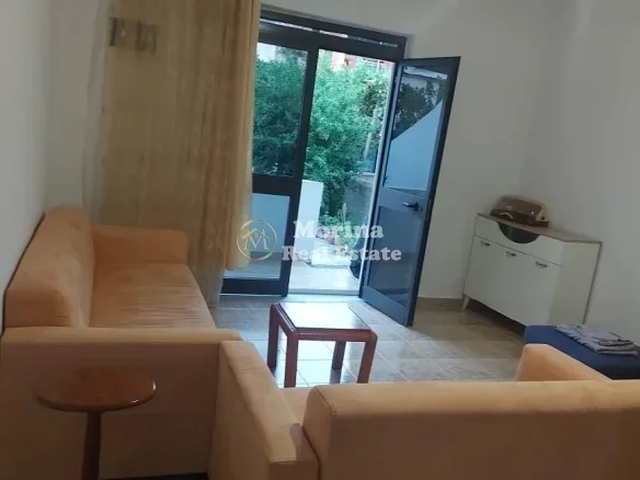 Tirane, jepet me qera Vile 1+1 Kati 1, 60 m² 400 € (Astir)