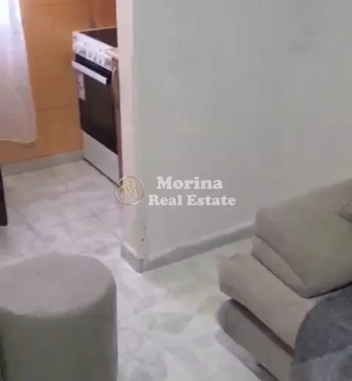 Tirane, jepet me qera apartament 1+1 Kati 3, 65 m² 400 € (Medrese)