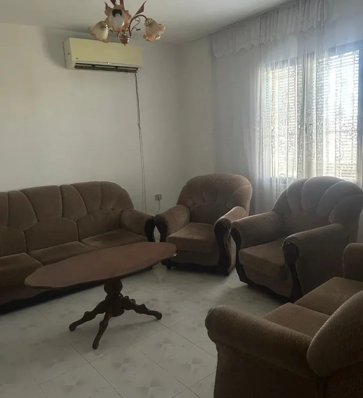 Tirane, jepet me qera shtepi 1+1 Kati 1, 120 m² 400 € (Paskuqan)