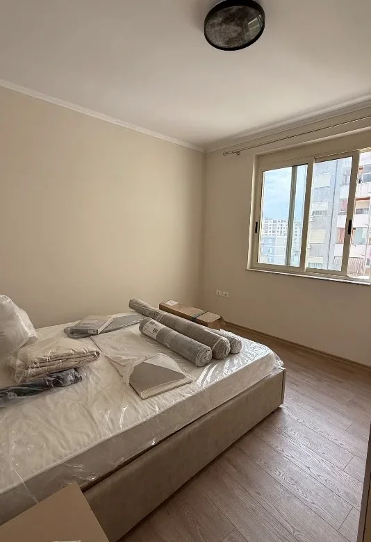 Tirane, jepet me qera apartament 1+1 Kati 3, 65 m² 500 € (Astir)