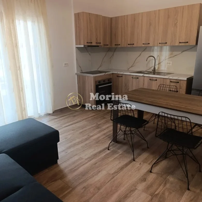 Tirane, jepet me qera shtepi 1+1 Kati 2, 65 m² 350 € (Rruga 7 Nëntori,Prane Top Channel)