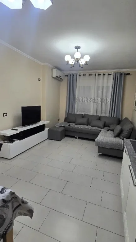 Tirane, jepet me qera apartament 2+1 Kati 5, 95 m² 600 € (Astir)