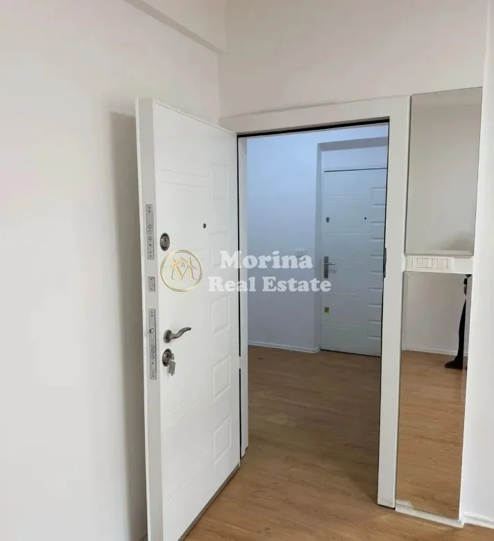 Tirane, jepet me qera ambjent biznesi Kati 1, 50 m² 650 € (Zogu i ZI)