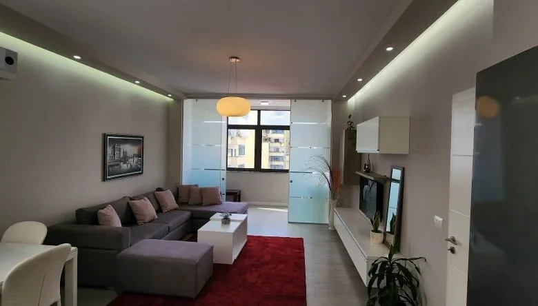 Tirane, jepet me qera apartament 1+1 Kati 3, 78 m² 850 € (Rruga e Kavajes)
