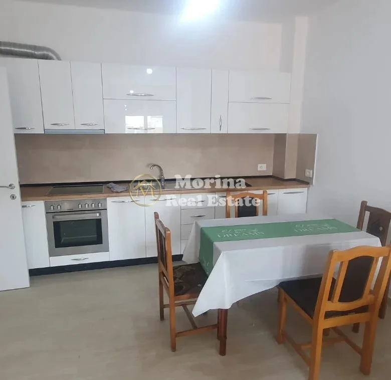 Tirane, jepet me qera apartament 2+1 Kati 1, 90 m² 500 € (Shkoze)