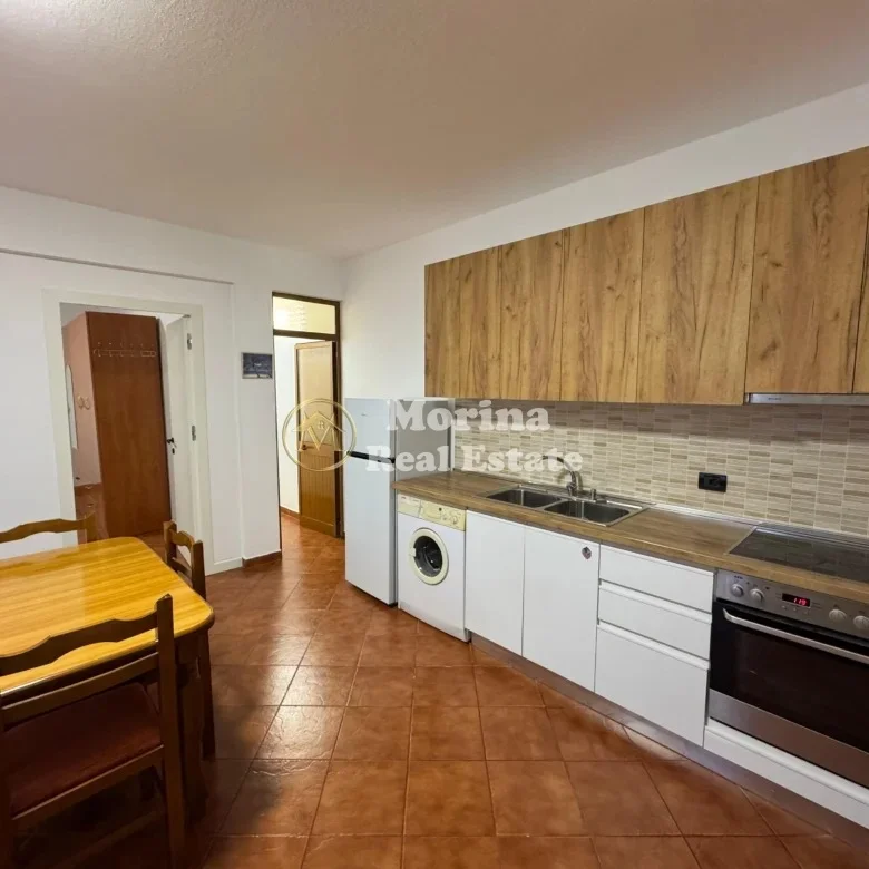 Tirane, jepet me qera shtepi 1+1 Kati 1, 55 m² 400 € (Qytet Studenti)