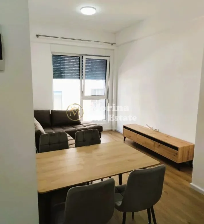 Tirane, jepet me qera apartament 1+1 Kati 3, 60 m² 400 € (Fresku)