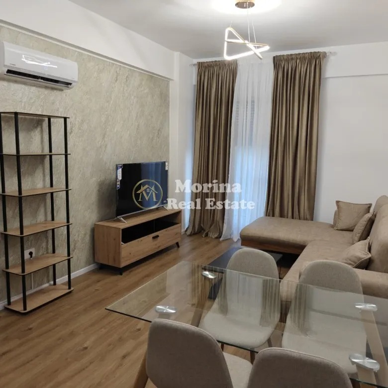 Tirane, jepet me qera apartament 1+1 Kati 1, 65 m² 500 € (Fresku)