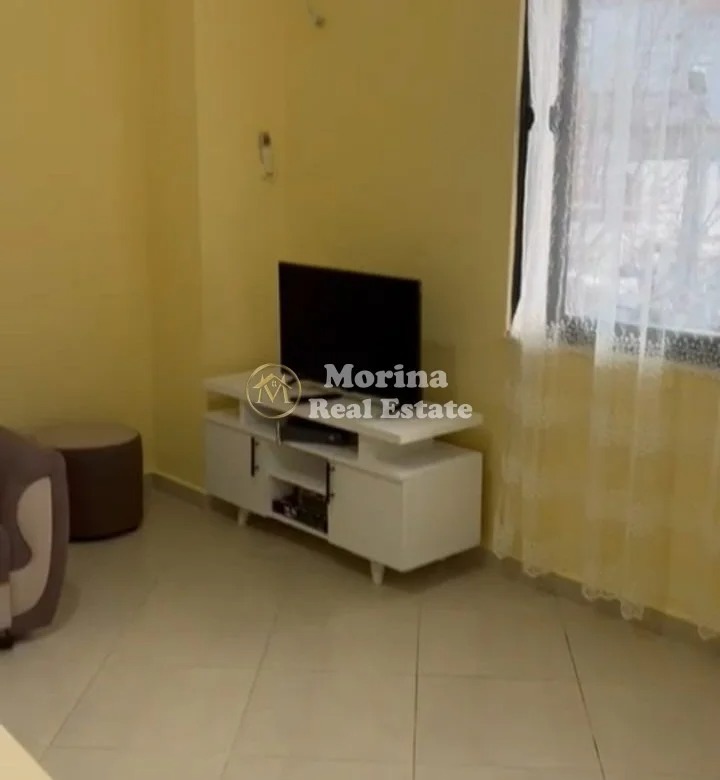 Tirane, jepet me qera apartament 1+1 Kati 2, 65 m² 450 € (Vasil Shanto)