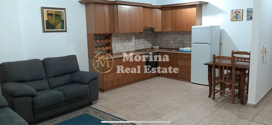 Tirane, jepet me qera apartament 1+1 Kati 3, 70 m² 600 € (Qender)