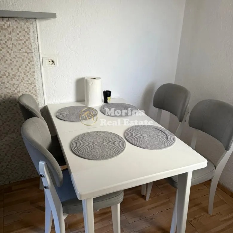 Tirane, jepet me qera apartament 1+1 Kati 1, 75 m² 500 € (Rruga 5 Maji)