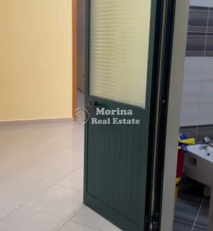 Tirane, jepet me qera apartament 1+1 Kati 2, 65 m² 450 € (Vasil Shanto)