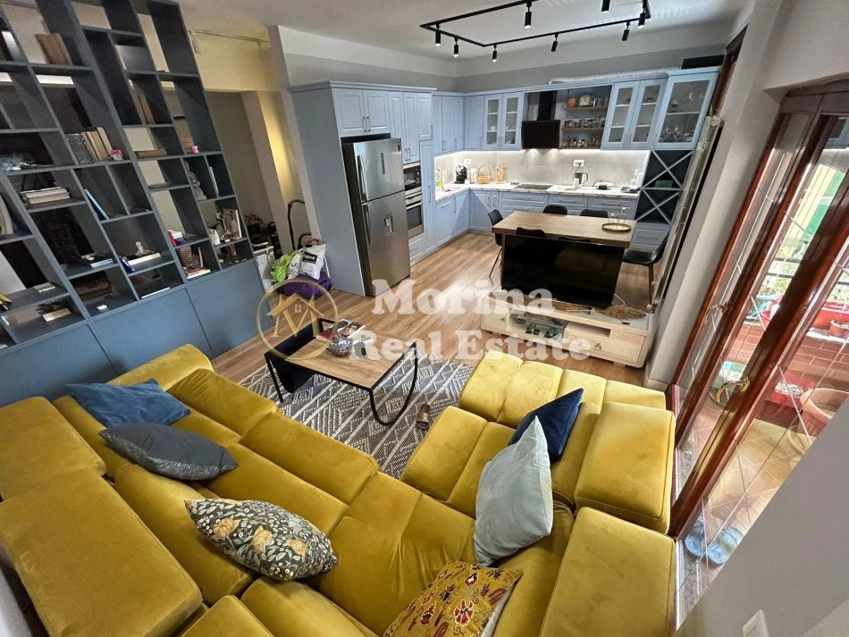 Tirane, jepet me qera apartament 1+1 Kati 4, 68 m² 450 € (Fresku)