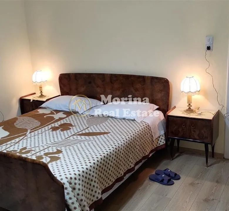 Tirane, jepet me qera apartament 1+1 Kati 1, 80 m² 600 € (Rruga Fortuzi)