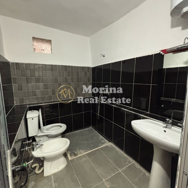Tirane, jepet me qera shtepi 1+1 Kati 1, 72 m² 380 € (Selite)